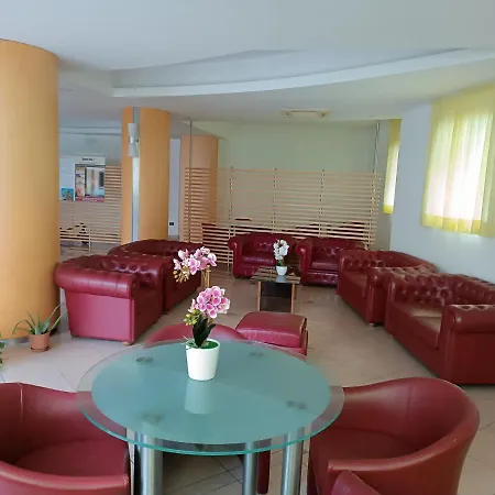 Queen Mary アパートホテル 3*