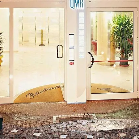 Aparthotel Queen Mary 3*