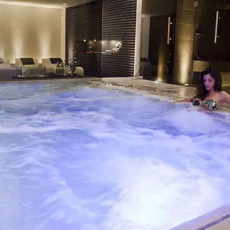 Queen Mary アパートホテル